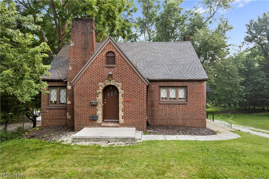 2442 Newton Street Akron OH 44305