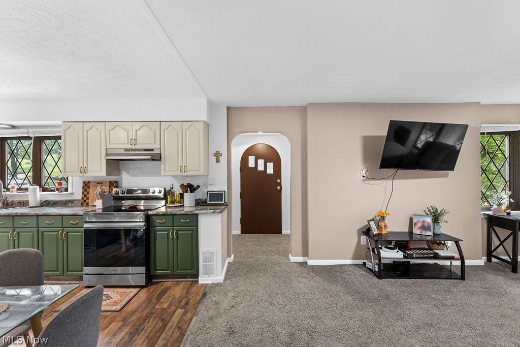 2442 Newton Street Akron OH 44305