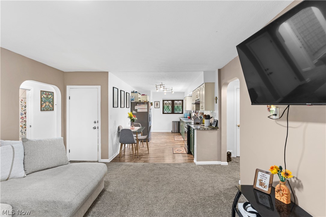 2442 Newton Street Akron OH 44305