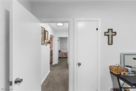 2442 Newton Street Akron OH 44305