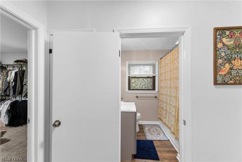 2442 Newton Street Akron OH 44305