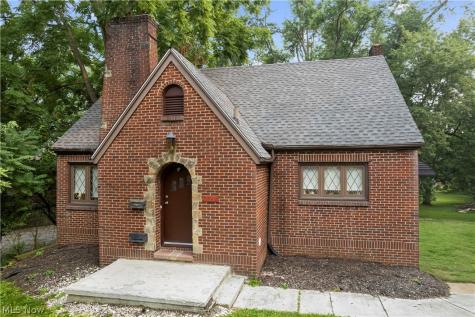 2442 Newton Street Akron OH 44305