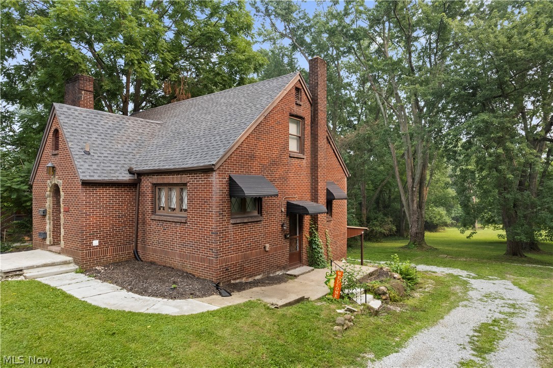2442 Newton Street Akron OH 44305