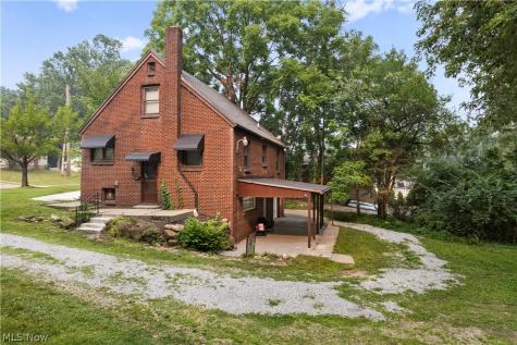 2442 Newton Street Akron OH 44305