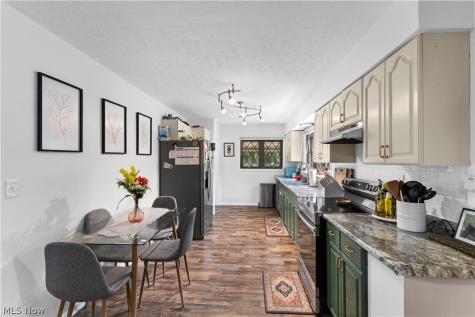 2442 Newton Street Akron OH 44305