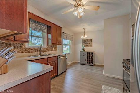 4933 Fairlawn Road Lyndhurst OH 44124