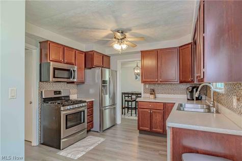 4933 Fairlawn Road Lyndhurst OH 44124