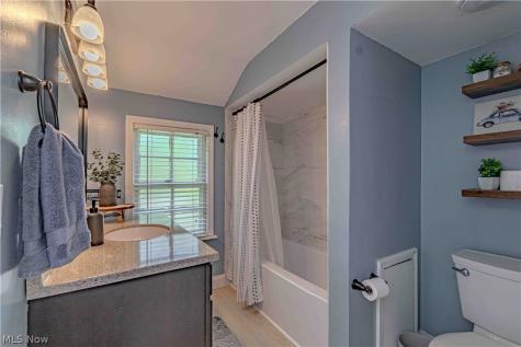 4933 Fairlawn Road Lyndhurst OH 44124