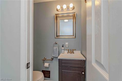 4933 Fairlawn Road Lyndhurst OH 44124