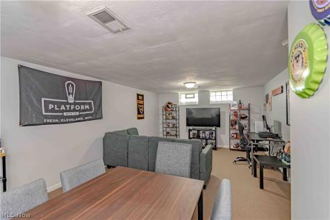 4933 Fairlawn Road Lyndhurst OH 44124