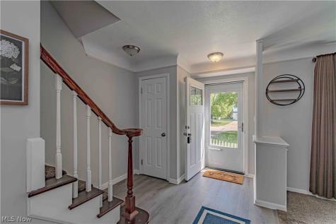4933 Fairlawn Road Lyndhurst OH 44124