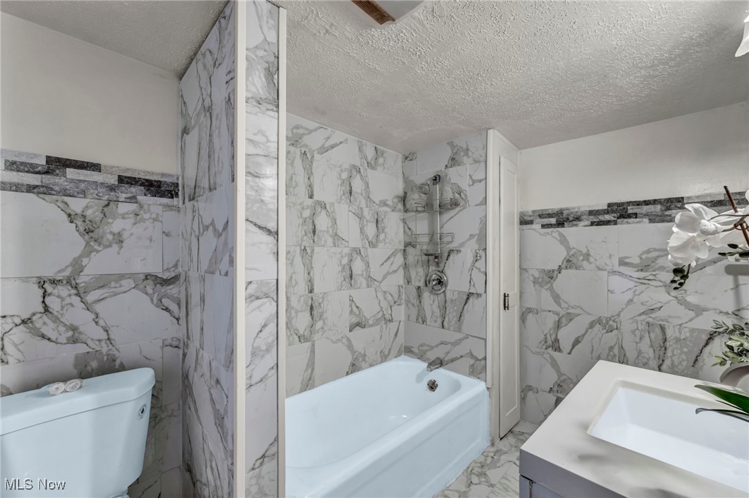 960 Whittier Avenue Akron OH 44320