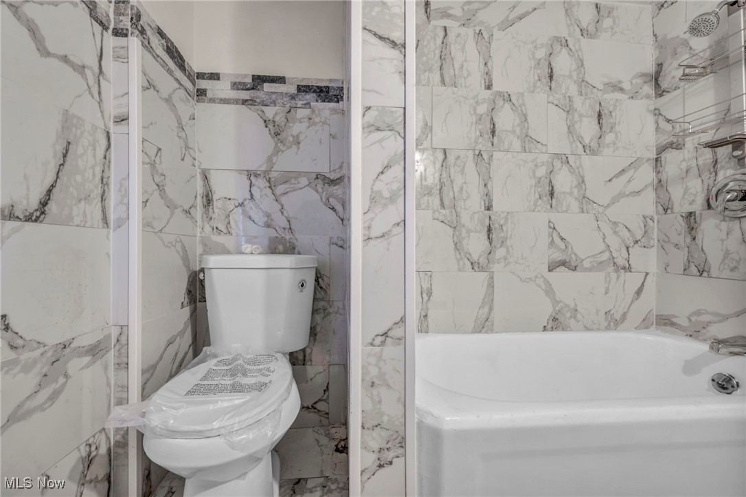 960 Whittier Avenue Akron OH 44320