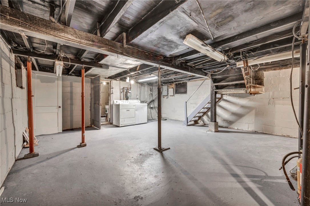 960 Whittier Avenue Akron OH 44320