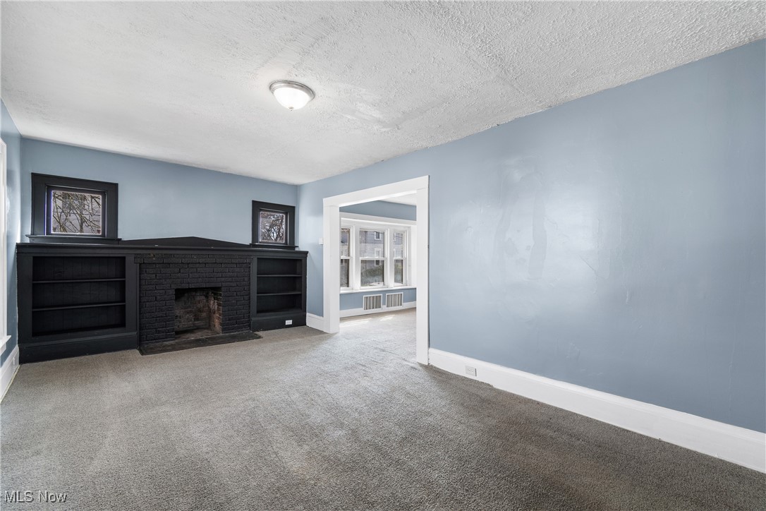 594 Columbia Avenue Akron OH 44310