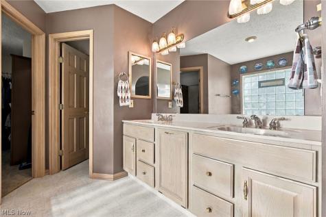 517 Rockwood Court Avon Lake OH 44012