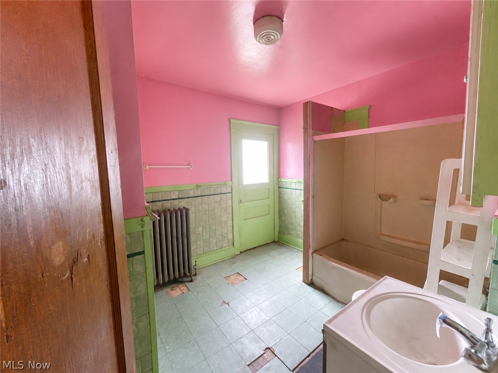 1172 Melbourne Road East Cleveland OH 44112