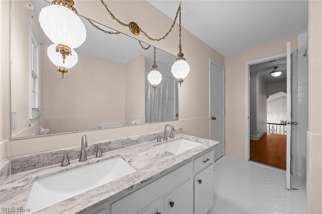 5282 Graham Drive Lyndhurst OH 44124