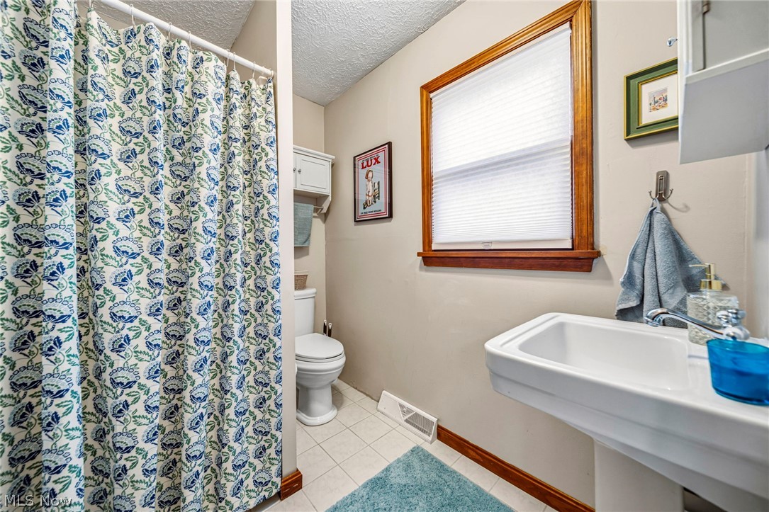37301 Park Avenue Willoughby OH 44094