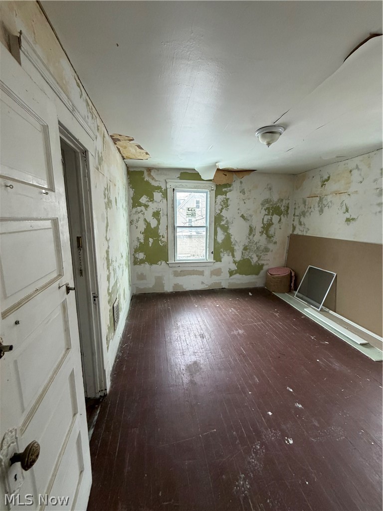 10708 Grantwood Avenue Cleveland OH 44108