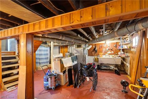 982 W Hopocan Avenue Barberton OH 44203