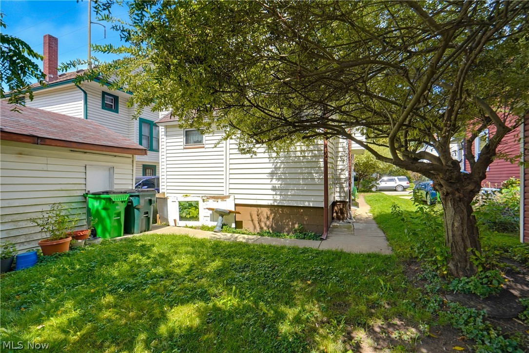 982 W Hopocan Avenue Barberton OH 44203