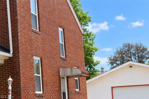 924 Spangler Road NE Canton OH 44714