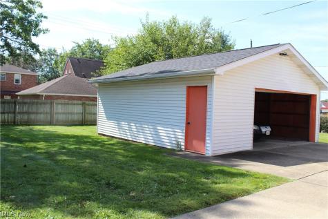 924 Spangler Road NE Canton OH 44714
