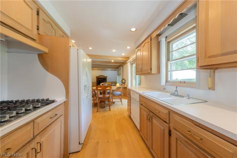 1750 Kenton Circle Lyndhurst OH 44124