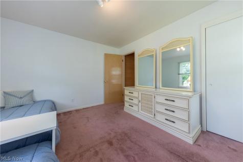 1750 Kenton Circle Lyndhurst OH 44124