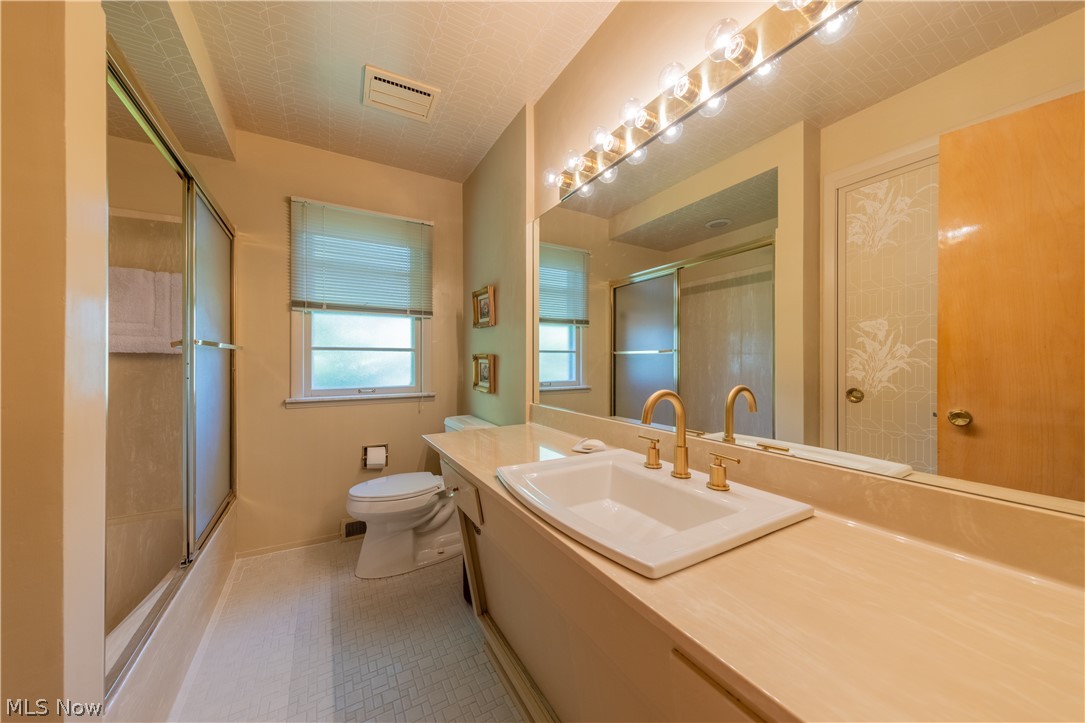 1750 Kenton Circle Lyndhurst OH 44124