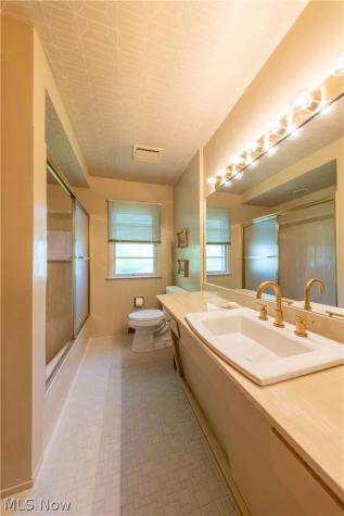 1750 Kenton Circle Lyndhurst OH 44124