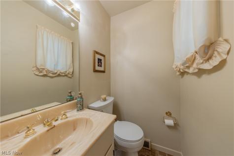 1750 Kenton Circle Lyndhurst OH 44124