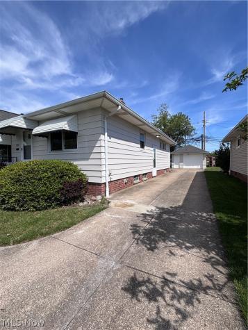 12117 Thraves Road Garfield Heights OH 44125
