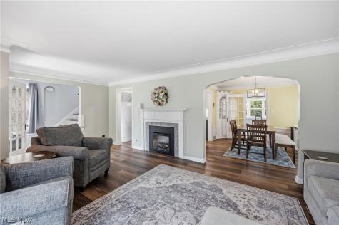 64 E 216th Street Euclid OH 44123