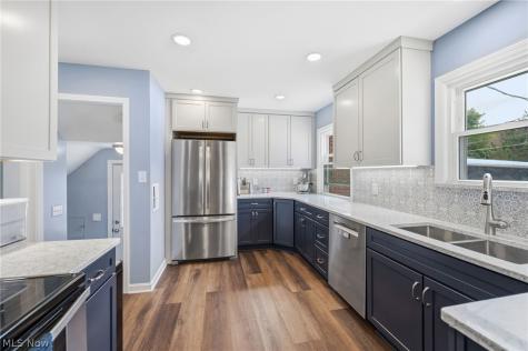 64 E 216th Street Euclid OH 44123