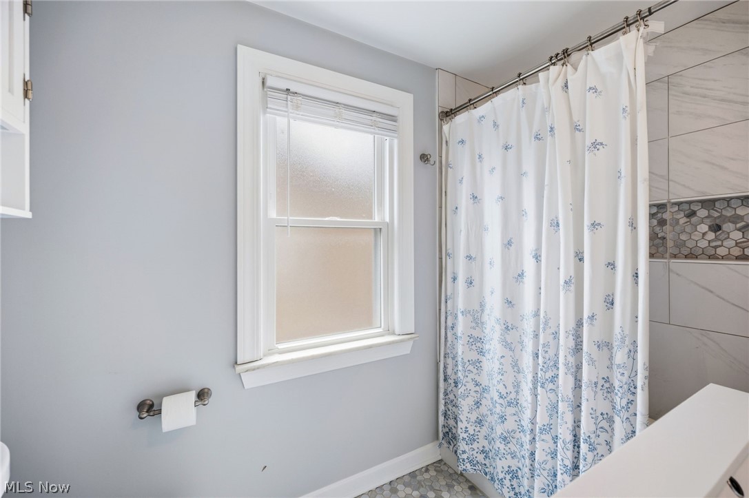 64 E 216th Street Euclid OH 44123