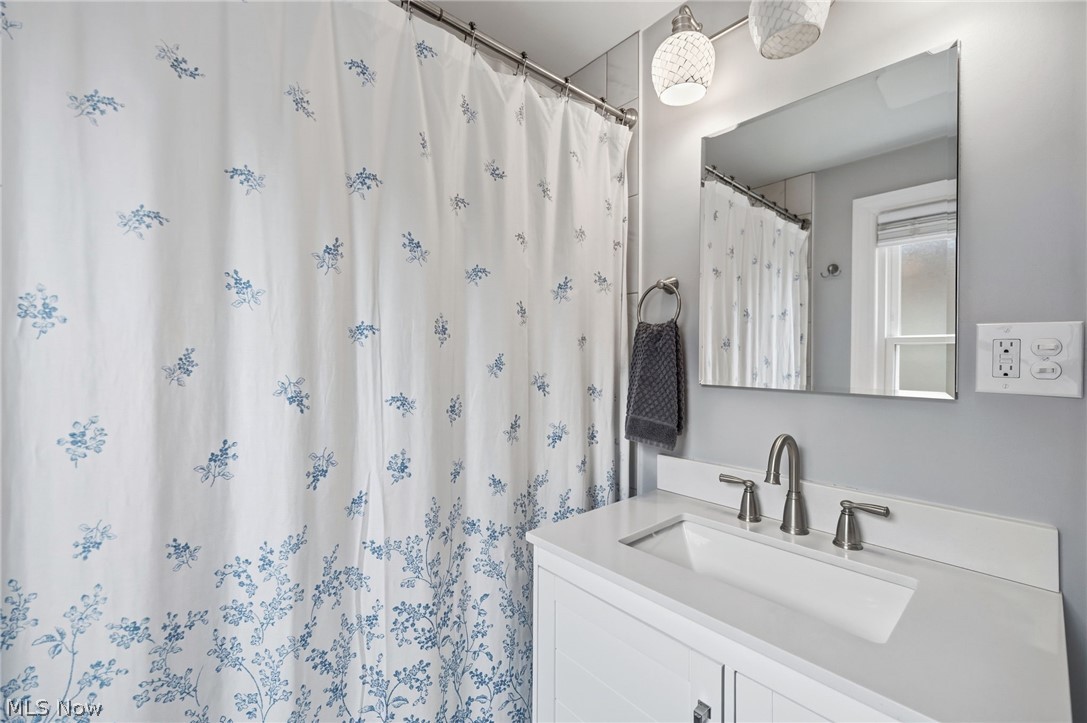 64 E 216th Street Euclid OH 44123