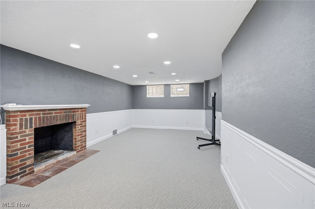 64 E 216th Street Euclid OH 44123