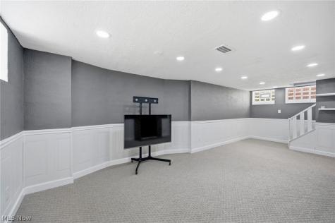 64 E 216th Street Euclid OH 44123