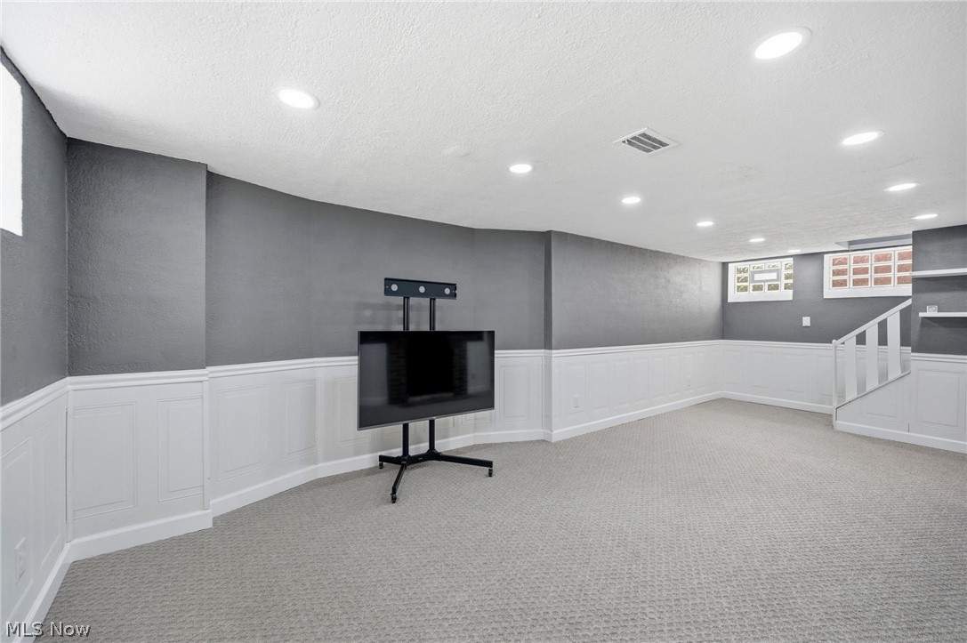 64 E 216th Street Euclid OH 44123