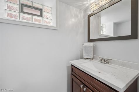64 E 216th Street Euclid OH 44123
