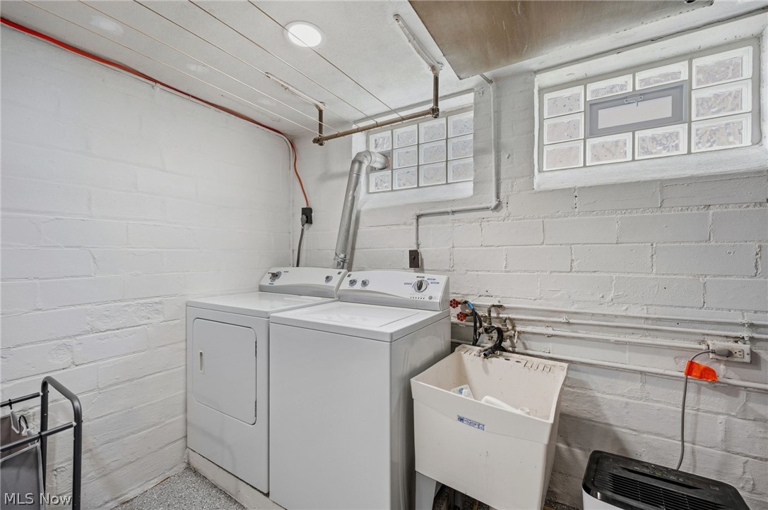 64 E 216th Street Euclid OH 44123