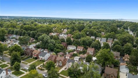 64 E 216th Street Euclid OH 44123