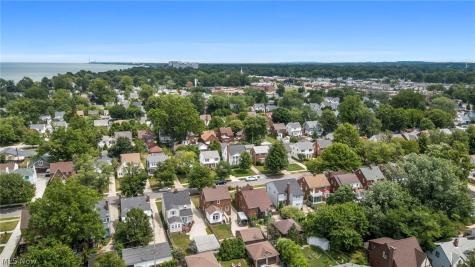 64 E 216th Street Euclid OH 44123