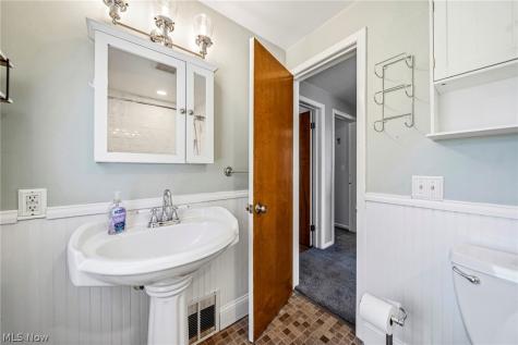 423 E 305th Street Willowick OH 44095
