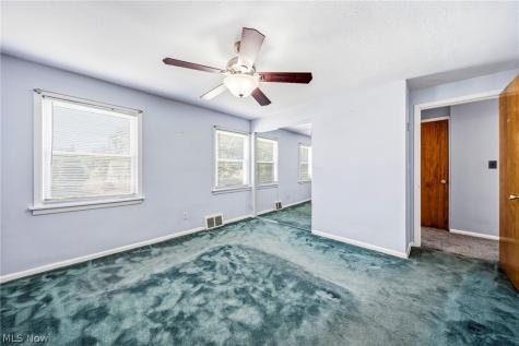 423 E 305th Street Willowick OH 44095