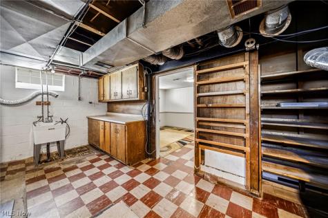 423 E 305th Street Willowick OH 44095