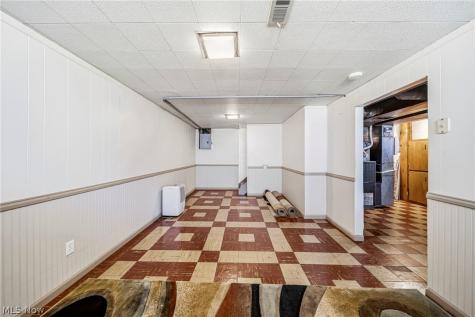 423 E 305th Street Willowick OH 44095