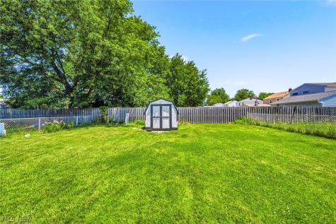 423 E 305th Street Willowick OH 44095